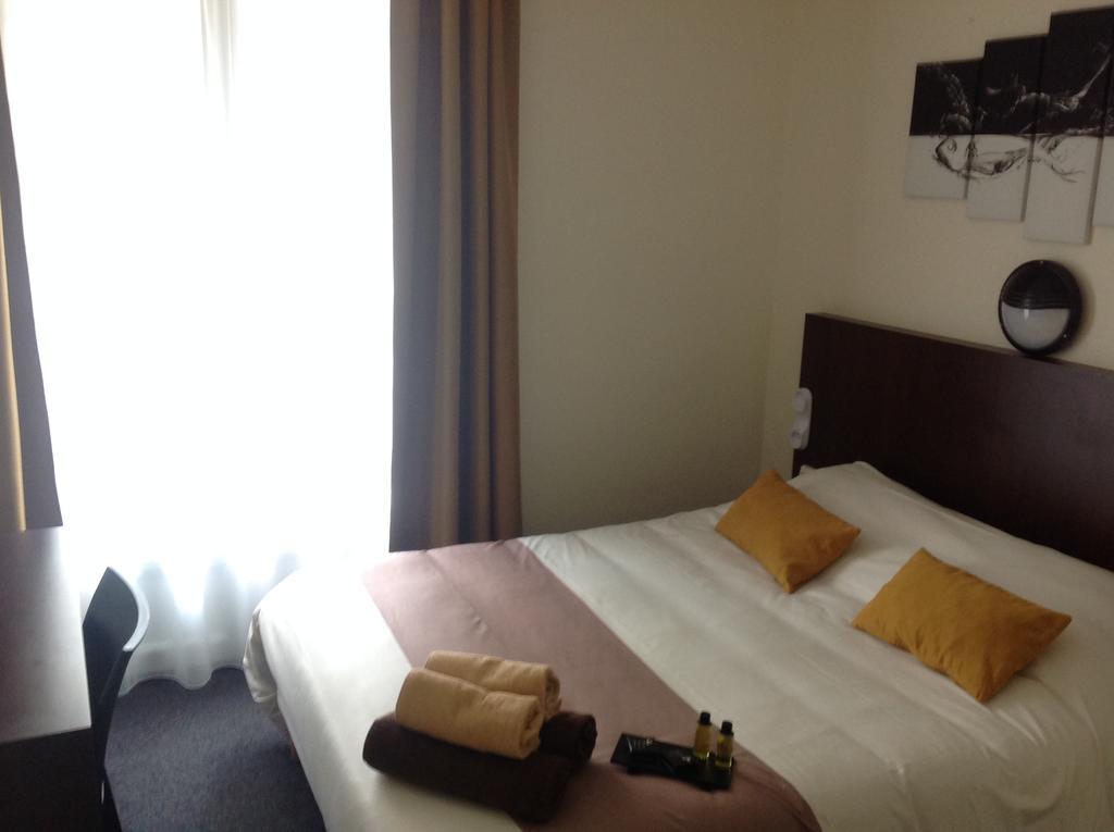 Hotel de la Paix Caen Habitación foto